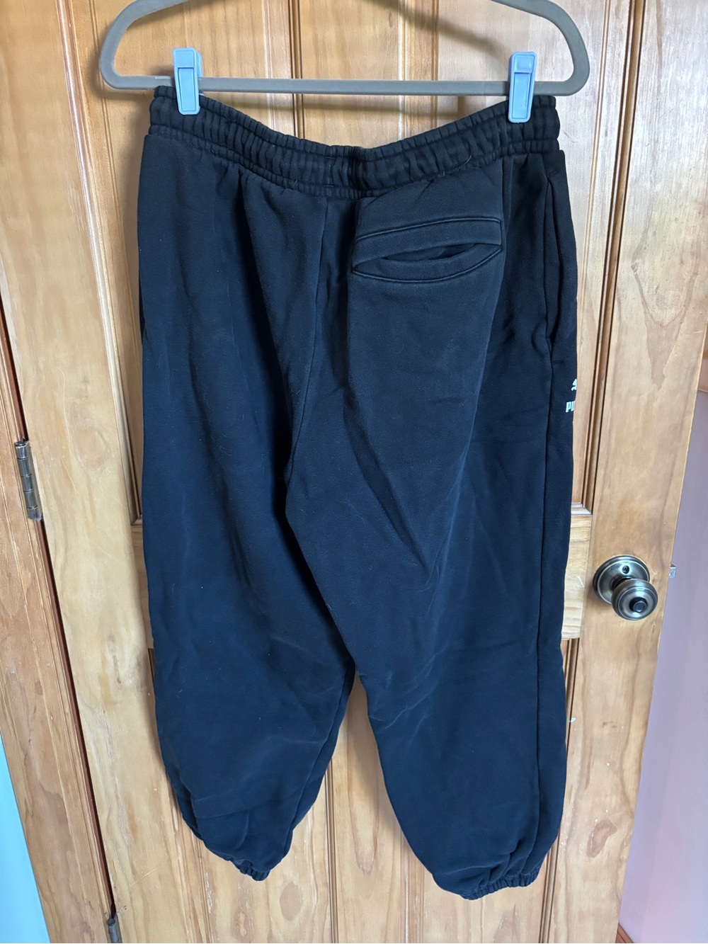 Puma Varsity Letter Men’s Pullover Sweatshirt and Sweatpants Matching Set - Picture 4 of 4